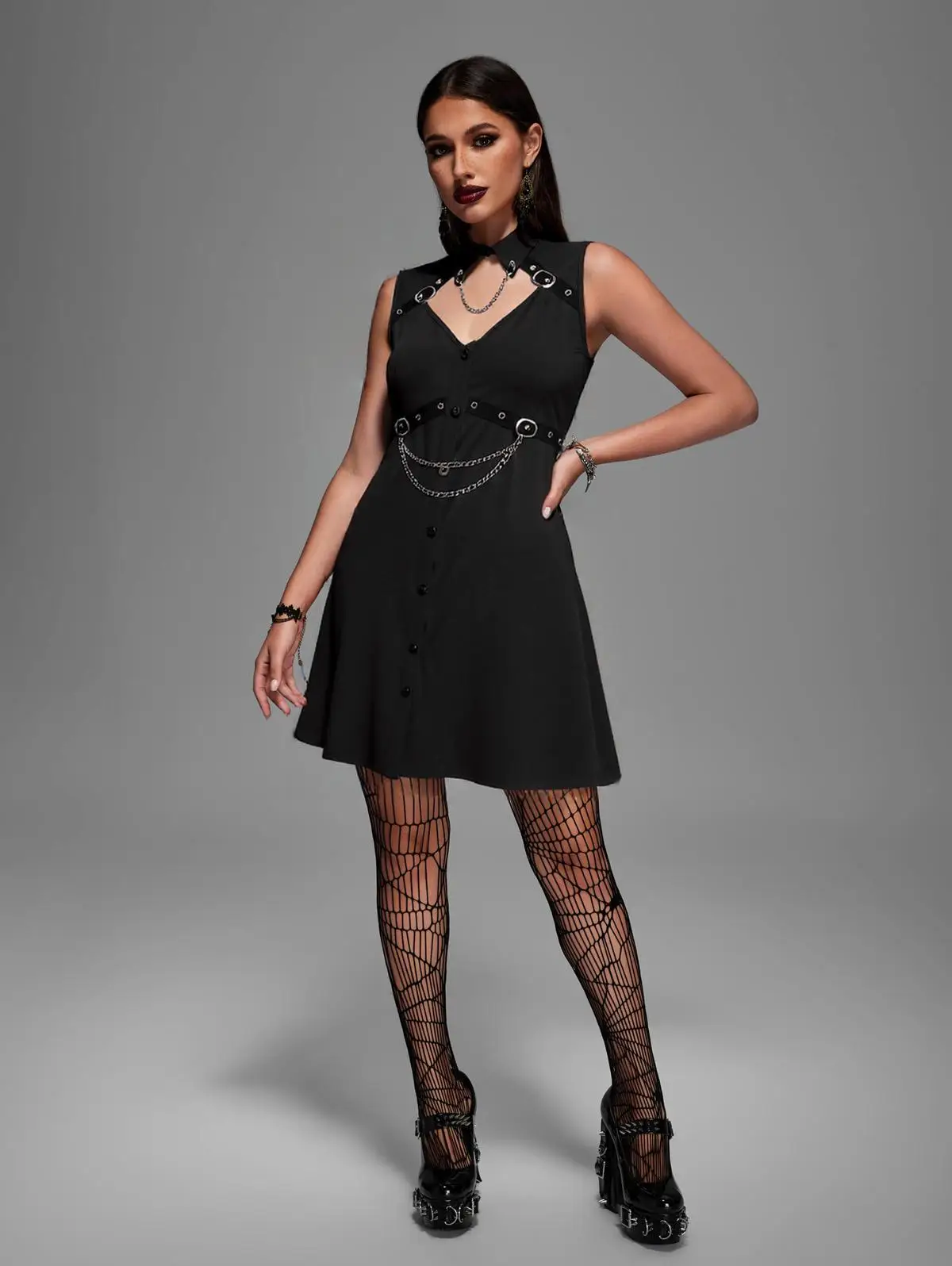 ROSEGAL Mini abiti gotici per ragazze Nero con pannello ritagliato Bottoni pieni Fibbia a catena Occhiello senza maniche A Line Abito punk Vestido