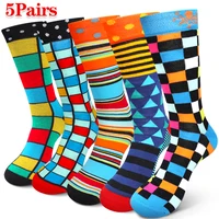 5 pares de calcetines de tubo medio geométricos coloridos para hombre calcetines deportivos transpirables de moda calcetines casuales cómodos adecuados para uso diario