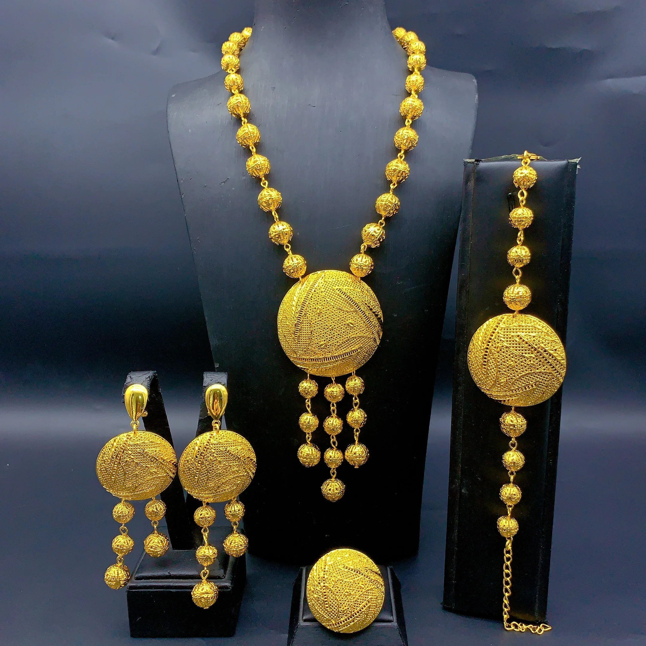 Women Accessories Dubai - ドバイ風のロングネックレスとイヤリングのジュエリーセット。ビーズデザインで、24Kゴールドメッキ加工。ウェディングブレスレット、インド風リング、ブライダルギフトとしても最適。