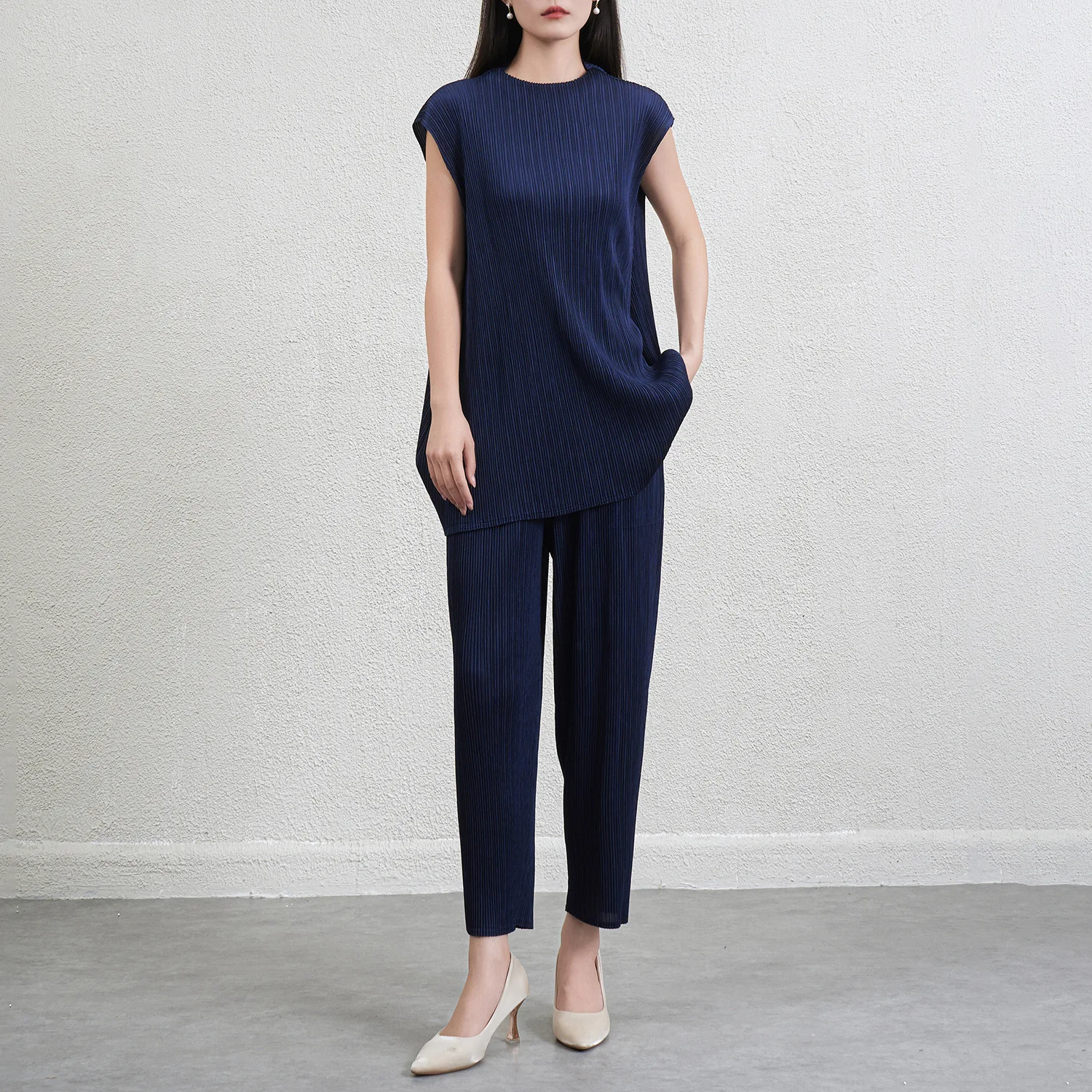 Miyake Pleats 2025 Japanese Fashion Two-Piece Set Solid Color Sleeveless Tank Top and Pencil Pants Top and Bottom Set for Women