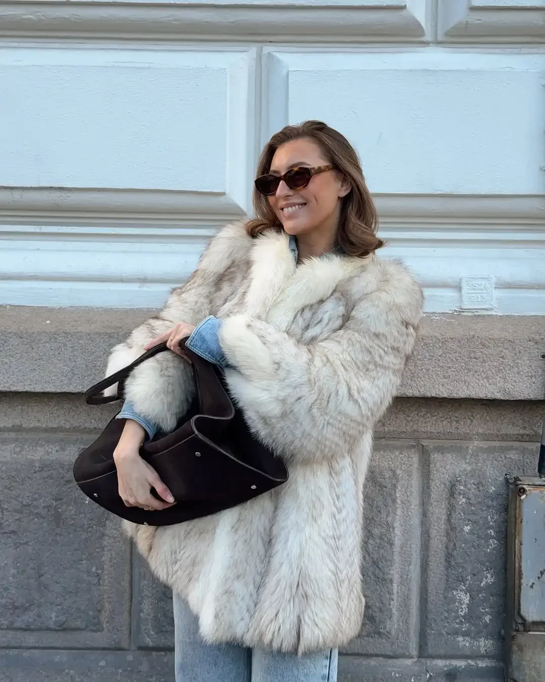 เสื้อโค้ทขนเฟอร์เทียมสุดหรูสำหรับผู้หญิง สไตล์แฟชั่นไฮสตรีท แขนยาว ทรงโอเวอร์ไซส์ แจ็คเก็ตคาร์ดิแกนเก๋ไก๋ หนา อุ่น สำหรับผู้หญิง