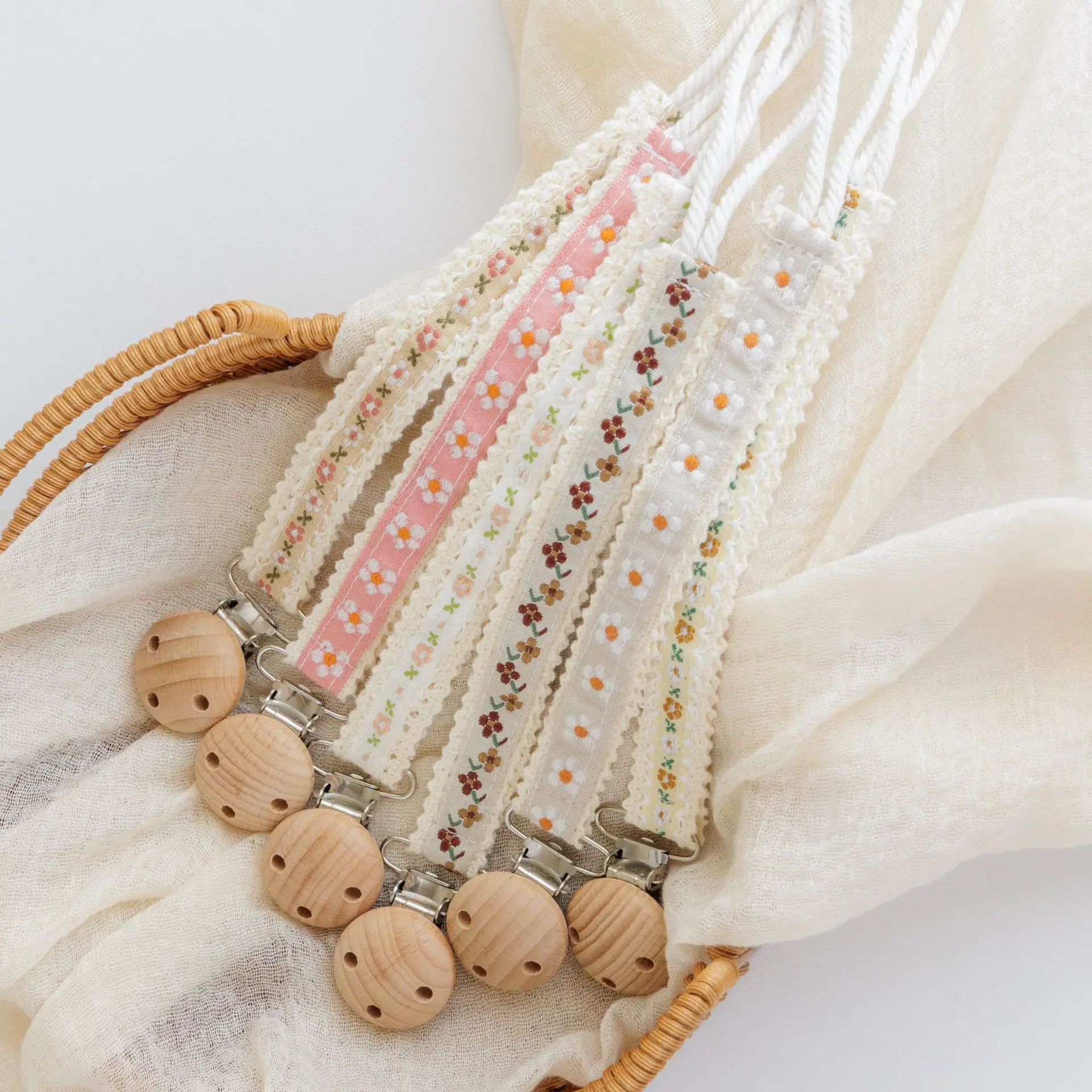 

Тканевая вышивка с цветком, зажимы для соски для новорожденных, пустышка для прорезывания зубов, жевательные цепочки-пустышки, аксессуары для детей, подарки для детей