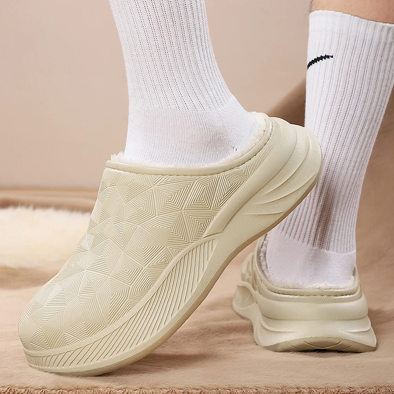 A Pair of Men's New Cotton Slippers, Couple Style, Non-Slip, Wear-Resistant, Closed-Toe Shoes, Autumn and Winter, Fleece-Lined,