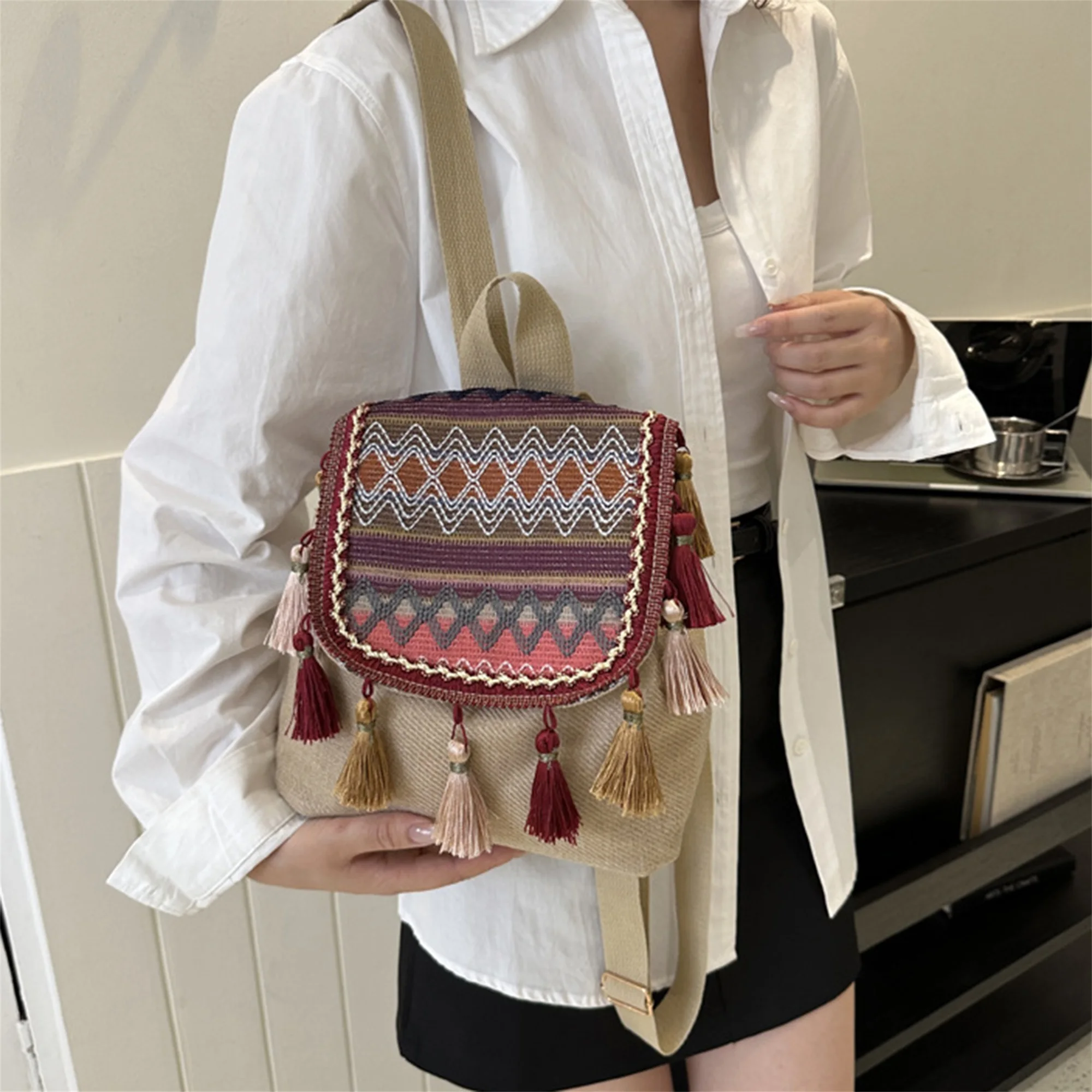 スタイリッシュなエスニック刺繍タッセルバックパック十代の女の子のための中学生バッグ女性のためのファッショナブルな旅行デイパック