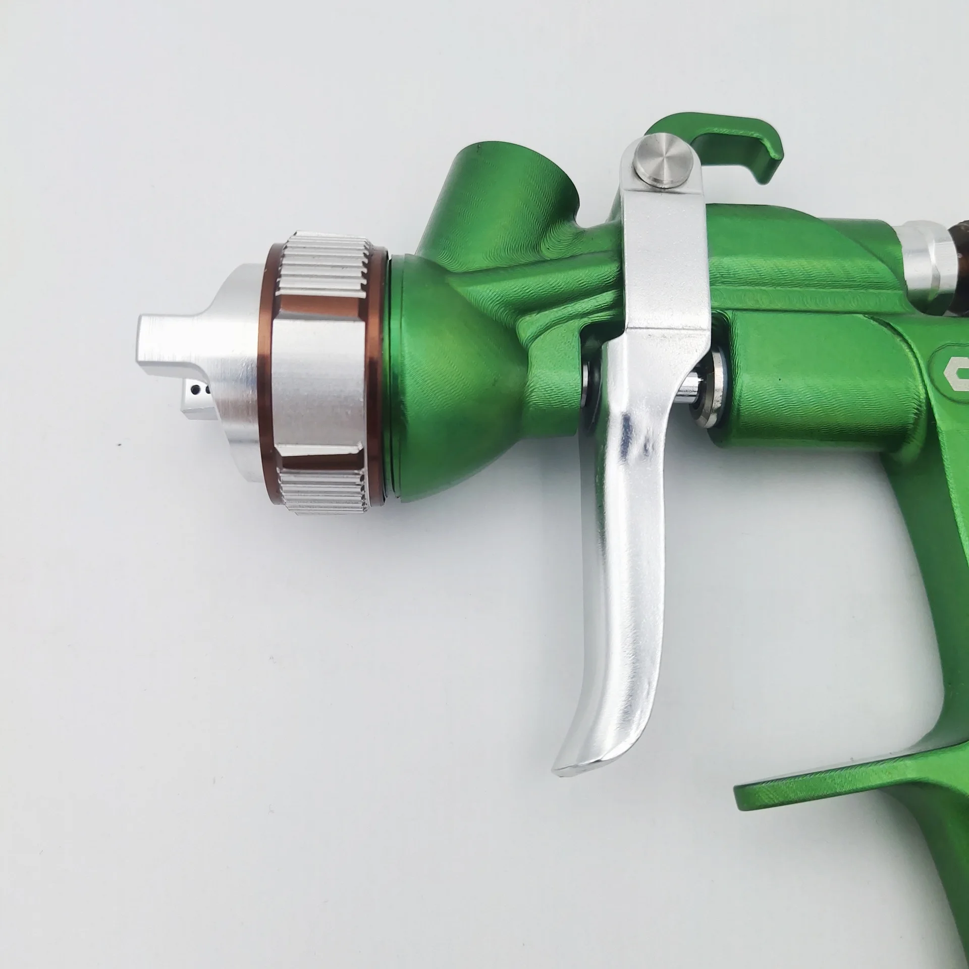 New Saigaole UVU Spray Gun Auto Topcoat High Atomization Paint Sheet Metal High End Spray Gun Nozzle 1.3mm Cup Capacity 600ml