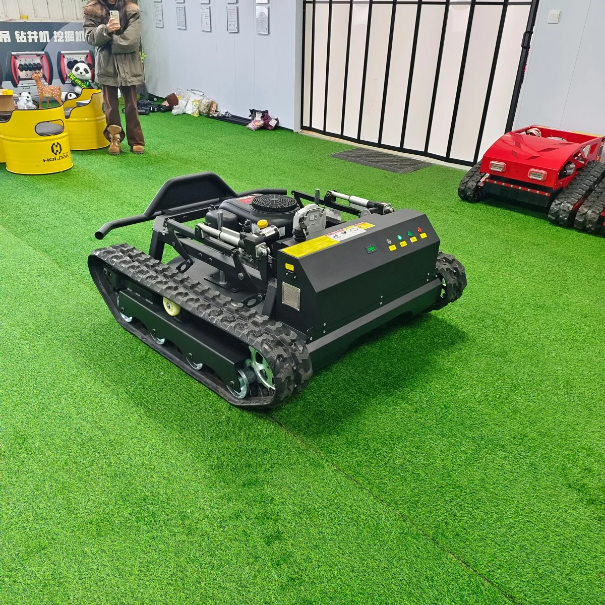 Customized Cutting Width Of The Remote Controlled Lawn Mower 550 mm 800 mm 1200 mm Ce Epa Remote Controlled Lawn Mower