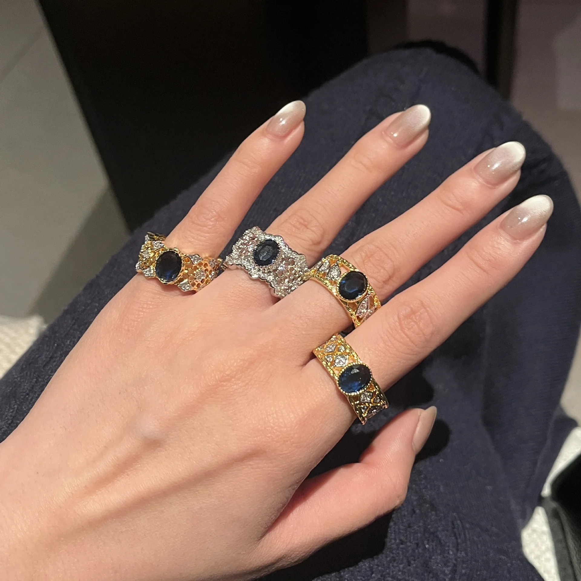 Classic Palace Style Hollow out Lace Ring Charm Hollow out Two tone Diamond inlay Sapphire rings for women Banquet Jewelry