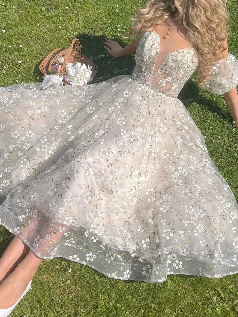 Romantic Floral Embroidery Lace Wedding Dress Deep V-neck Bubble Sleeves Tulle Skirt Floor-length Elegant Bridal Gown for Women