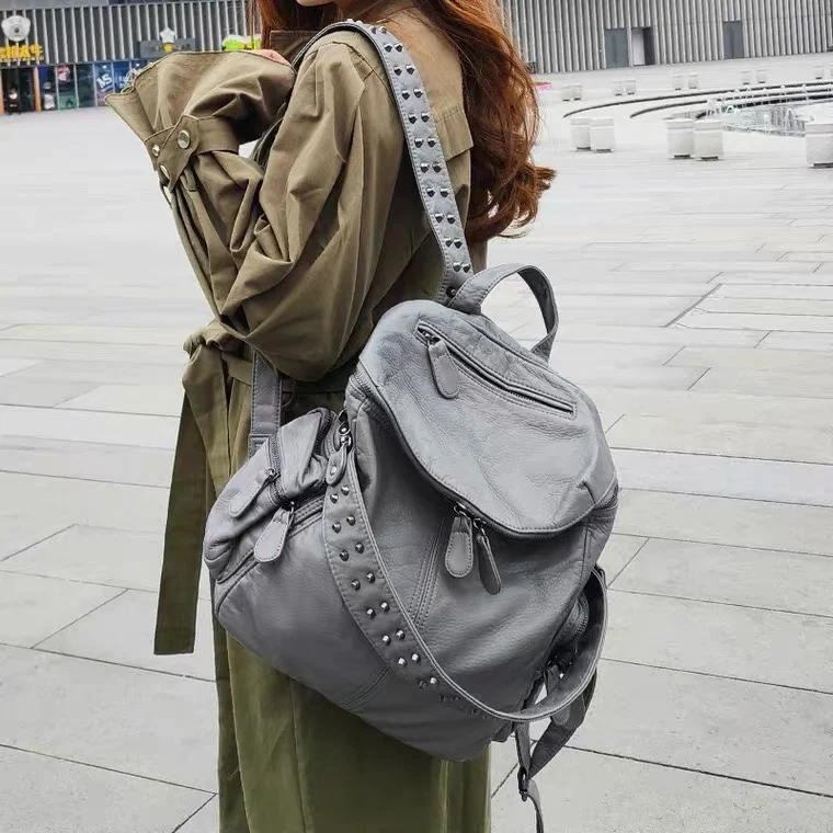 Hong Kong 2025 Nuova borsa a doppia spalla in pelle coreana Sle Rivet Bapa Borsa da viaggio di fascia alta da donna in nylon morbido Li...