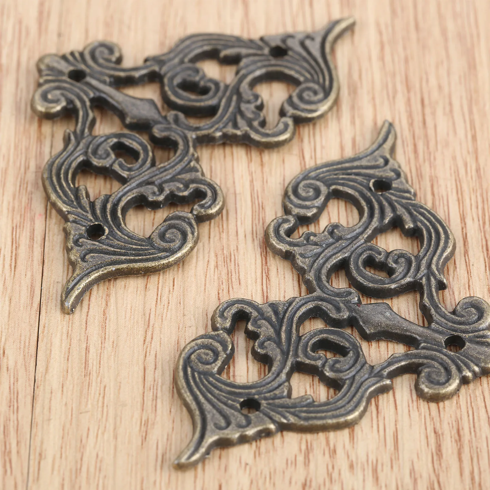 4pcs 62*35mm Antique Bronze Corner Decorative Protectors Corner Brackets For Menus Photo Frame Furniture Decorative Protector