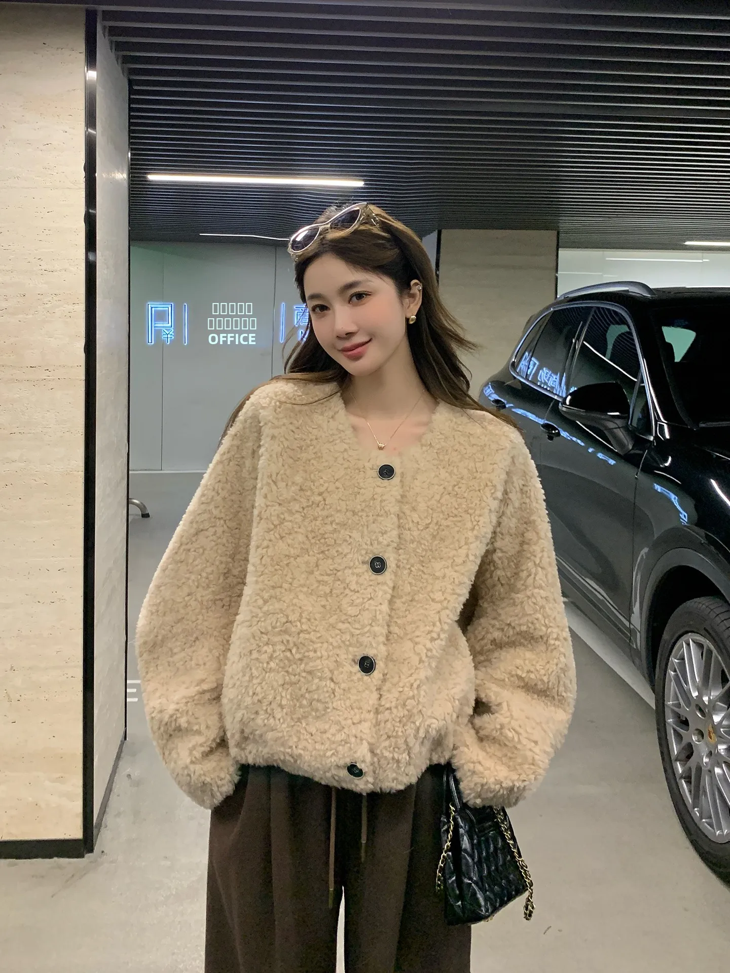 

Женское короткое пальто из овечьей шерсти с круглым воротом, теплое, износостойкое, с вельветовой отделкой, имитацией кожи и меха, в корейском стиле