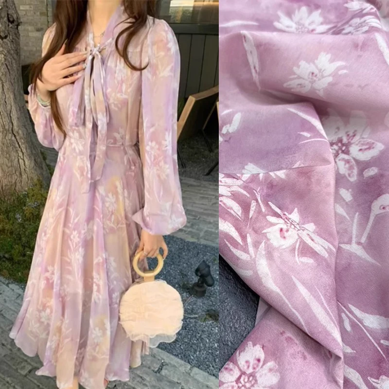 

Белая розовая шелковая крепдешинная ткань с цветочным принтом для пижамных брюк, платья, 93% шелк, 7% спандекс, эластичная ткань для шитья R2393