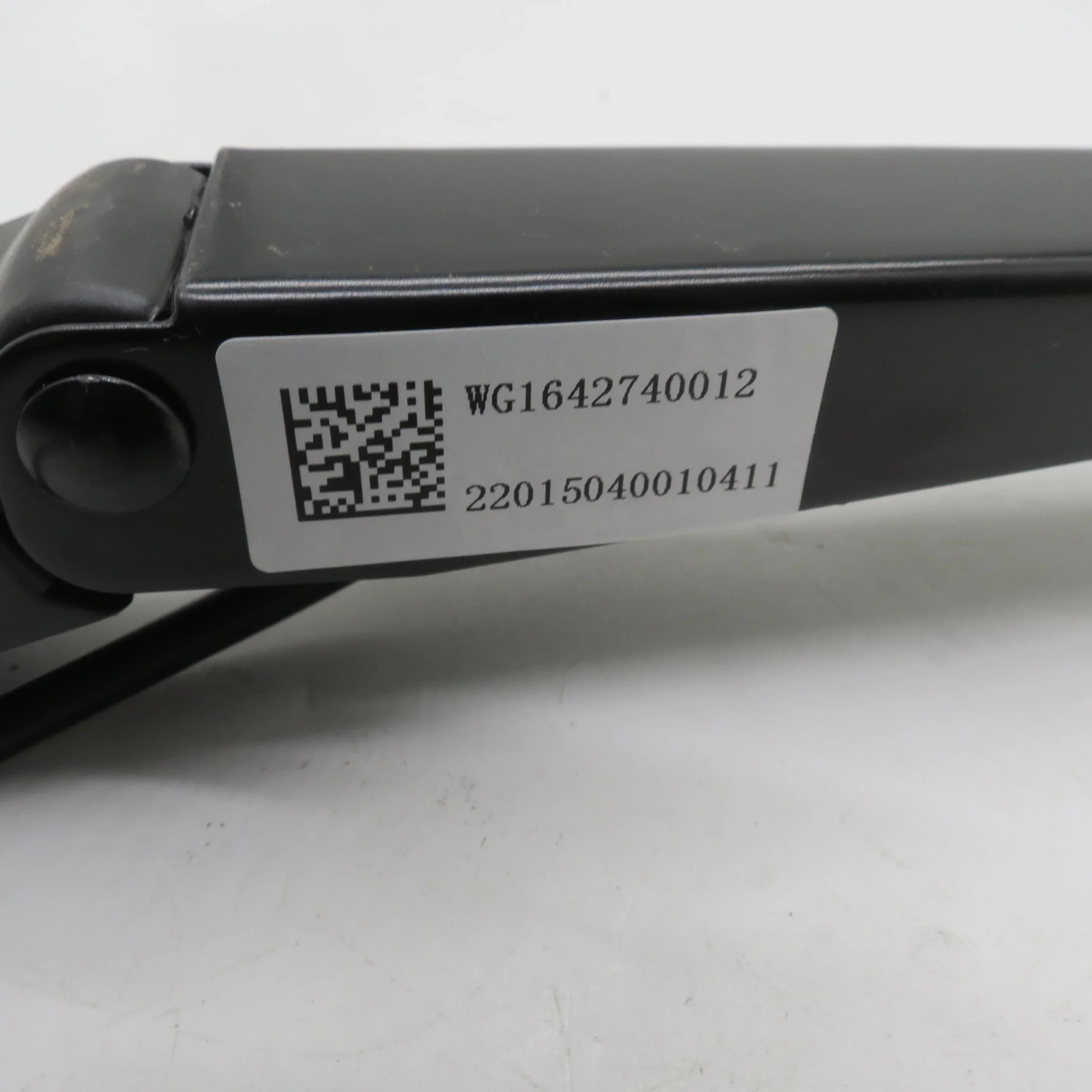 

High quality wiper arm for heavy vehicles wg1642740012