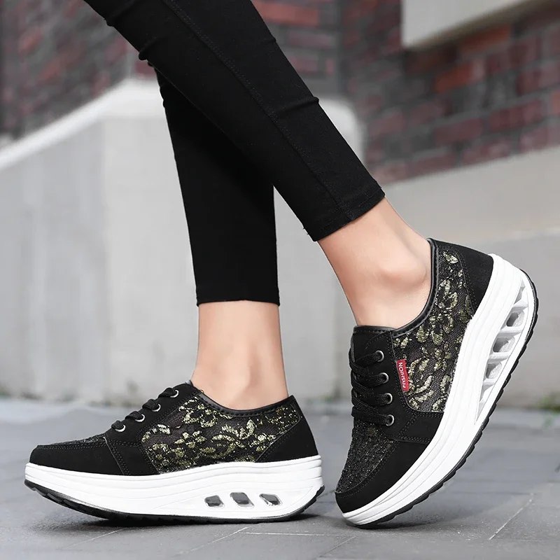 Casual Breathable Women Lightweight Sneakers Sports Shoes Fashion Outdoor Soft Female Lace Up Mesh Gym Vulcanized Shoes Sneakers