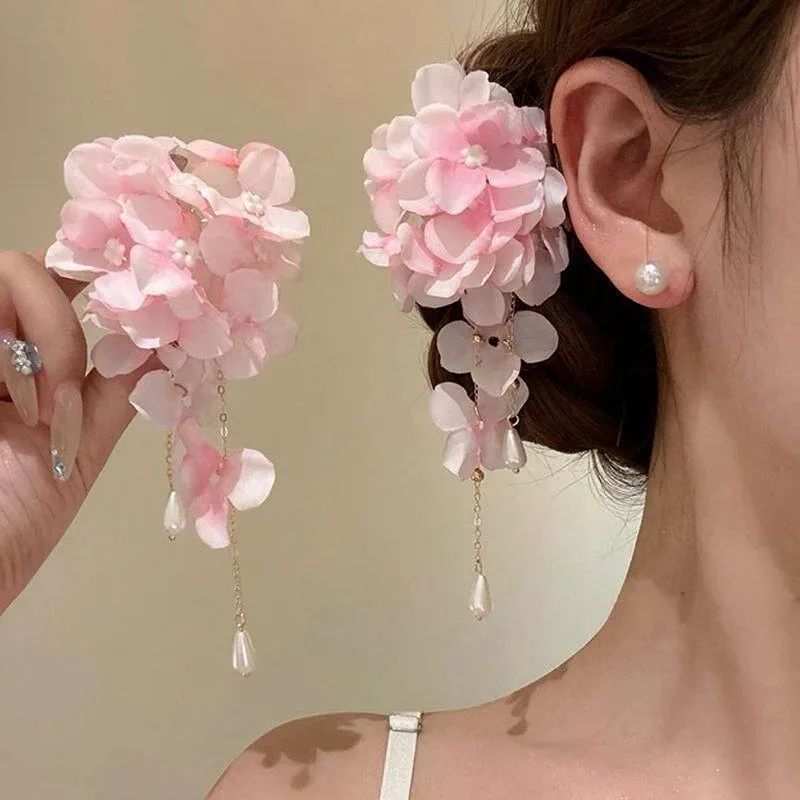 

2026 Spring Summer Sweet Fabric Flower Tassel Pearl Hair Clips For Women Fashion Elegant High Grade Hair Accessories