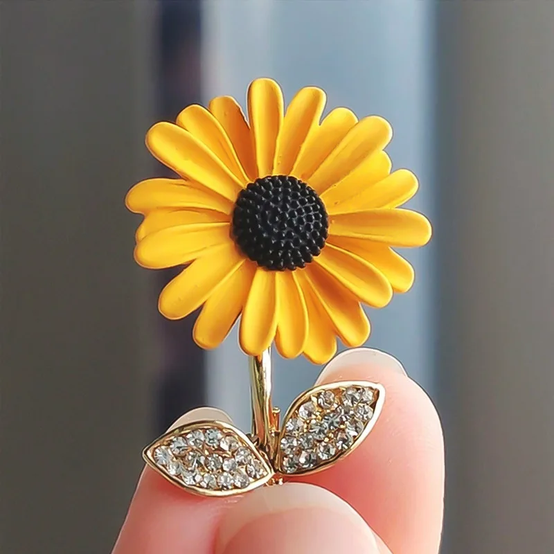 Cross border popular cartoon enamel sunflower brooch, female niche, high-end feel brooch, DIY high-end rhinestone brooch