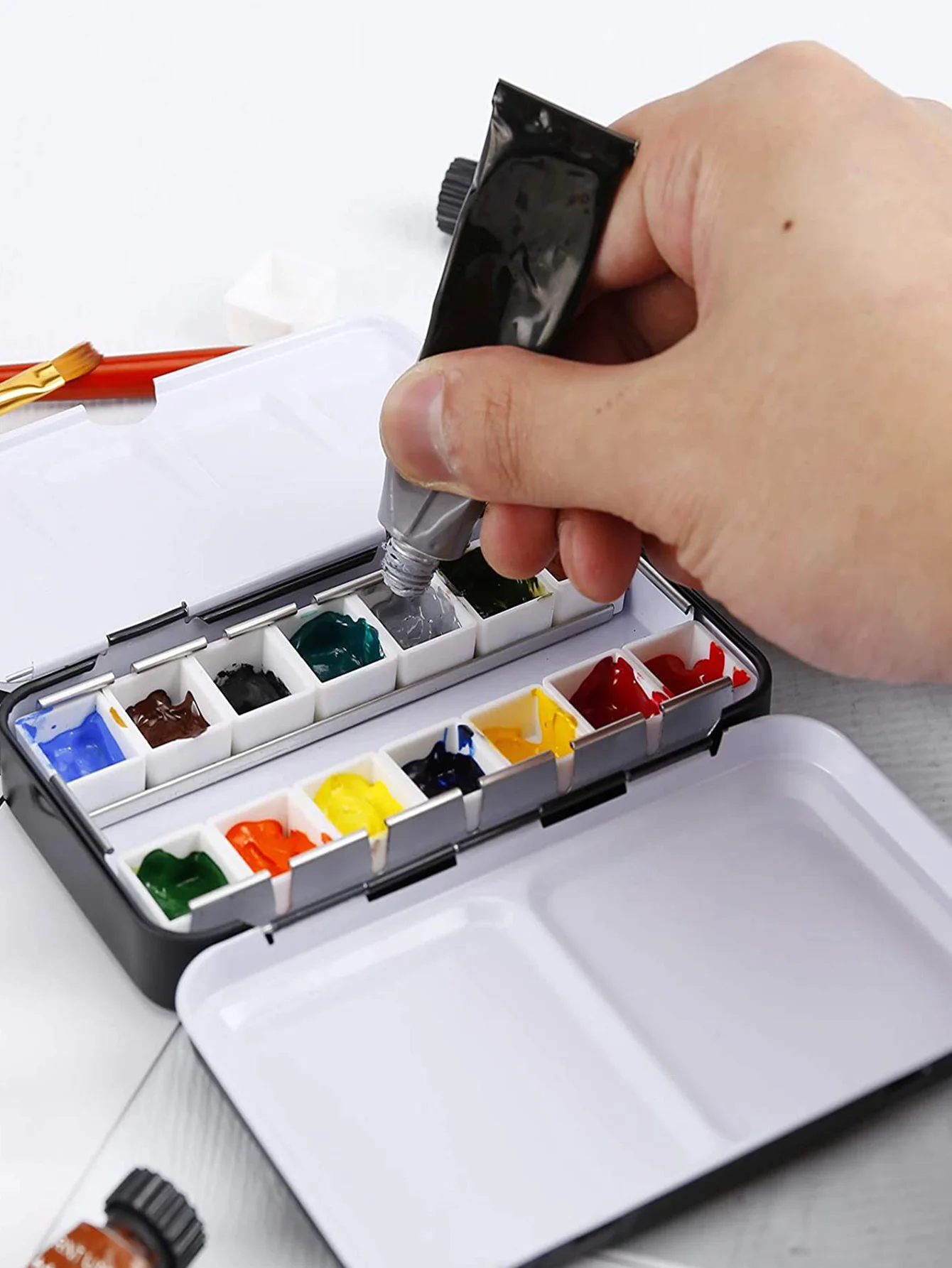 Bview Art Hot Selling Empty Watercolor Tins Palette Paint Case with 14pcs half pan