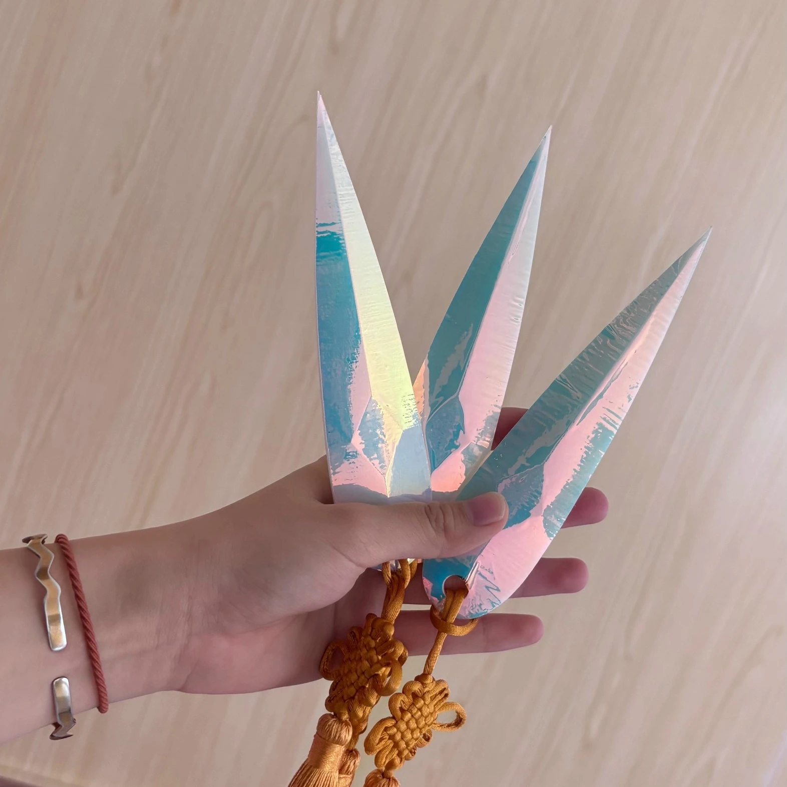 Fulujiacos شيطان هنتر من KPop Zoey تأثيري دارت بوميرانج الأسلحة زي الدعائم الأسلحة النساء الكبار الفتيات هالوين اكسسوارات