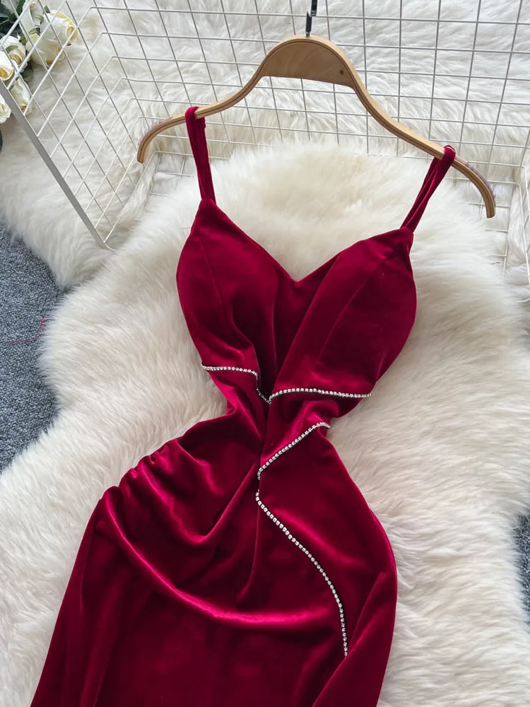エレガントなベルベットロングドレス レディース ハイウエスト フィッシュテールガウン 重装飾ストラップ スプリットスタイル シティ通勤 韓国風