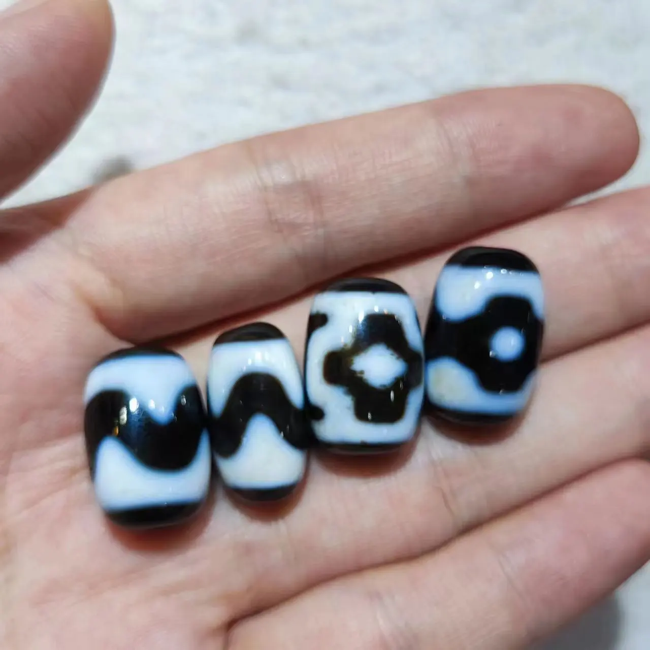 1pcs/lot natural multi-pattern old agate dzi Black and white Flat beads Irregular 12*17.5mm Handmade beads Accessories jewelry