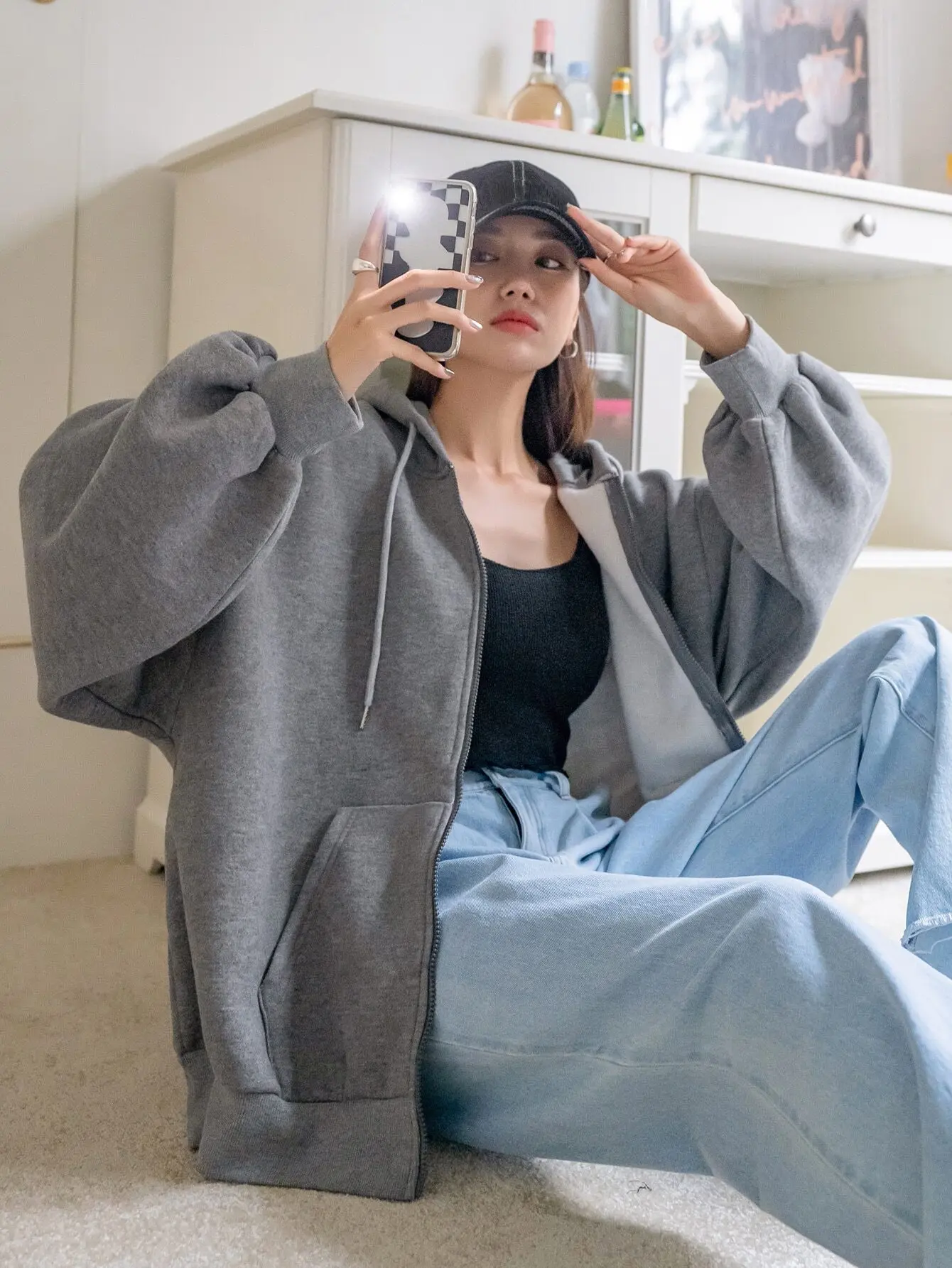 Bluza oversize z kapturem, zapinana na zamek, z obniżonymi ramionami i kieszeniami kangurkami, damska jesienna bluza dresowa.