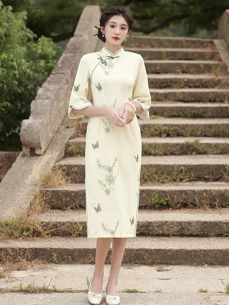 Traditional Oriental Mandarin Collar Flare Sleeve Embroidery Chiffon Cheongsam Elegant Chinese Mid-Length Lace Qipao