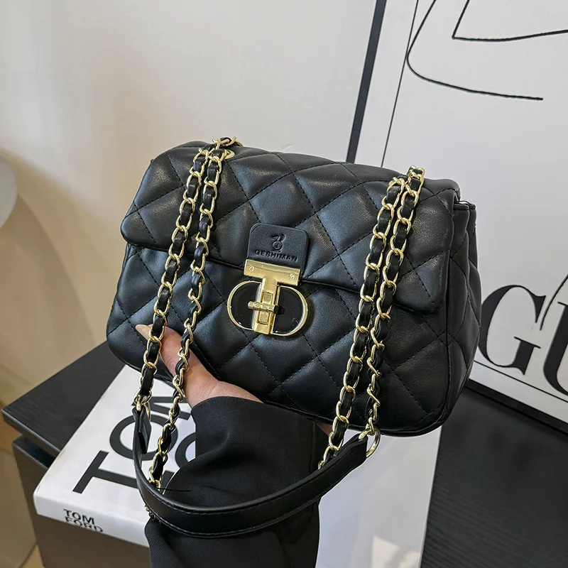 

2025 Women's Classic Quilted Tote Bag - Soft Premium Vibe with Clear Epoxy Buckle & Chain Accent Shoulder Purse