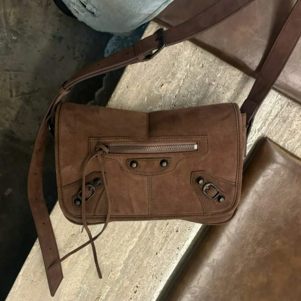 Rivet Flip Locomotive Bag Frosted Retro Punk Style Square Texture Unique Fashion Simple Commuter Versatile Shoulder Messenger