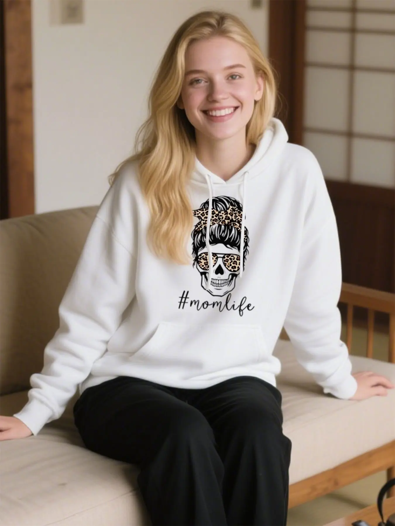 

Comfy Cotton Hoodie With "#Momlife" Skull & Leopard Print, Perfect For Thanksgiving Gifts & Casual Wear