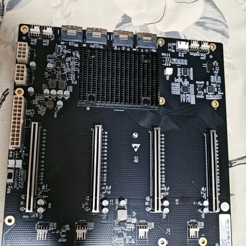65mm Wide 88096 PCIe 4.0 Expansion, Quad-card GPU Motherboard