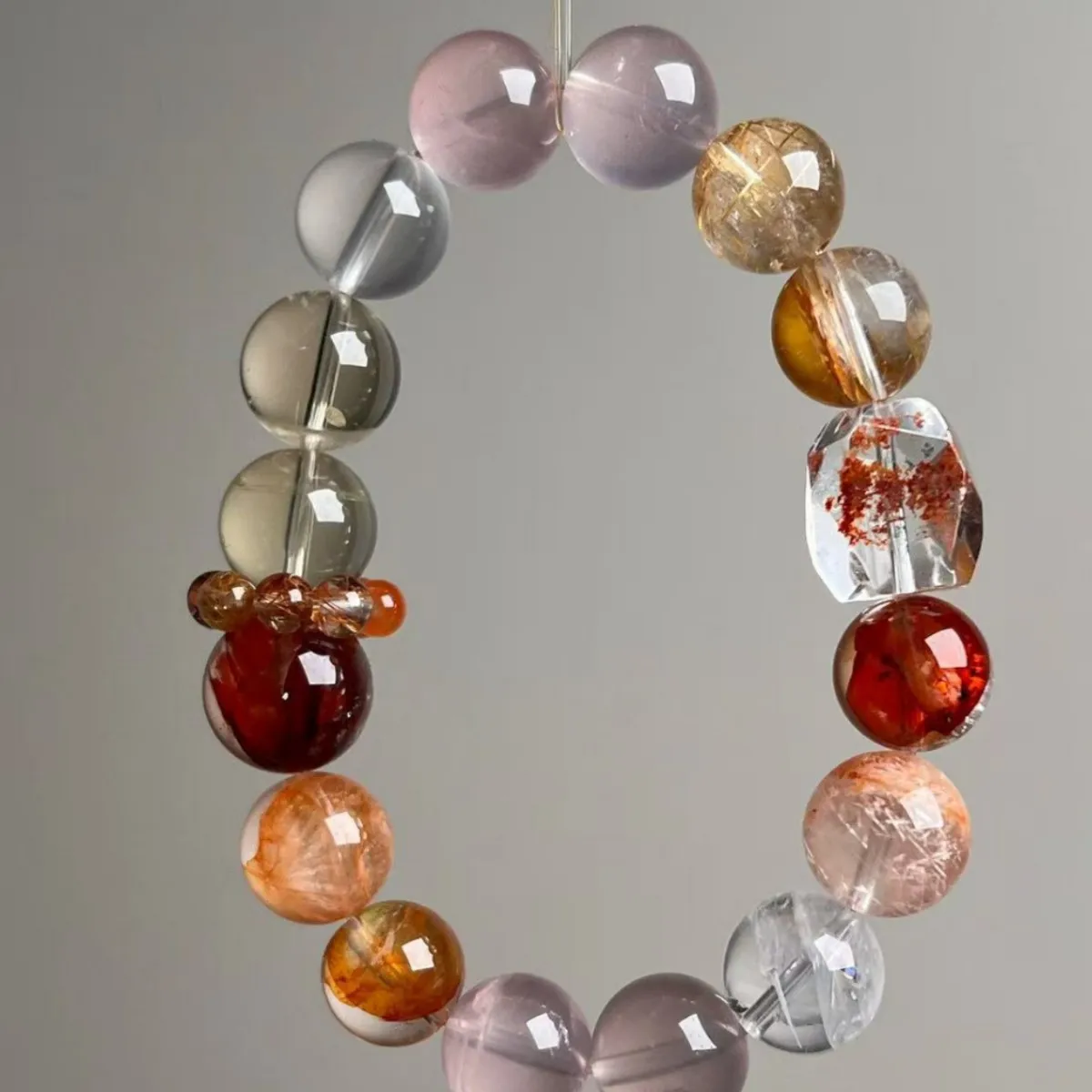 

Natural Duobao Crystal Bracelet, Copper Hair Crystal, Black Hair Glue Flower Light Luxury Fashion Men's and Women's Bracelet.