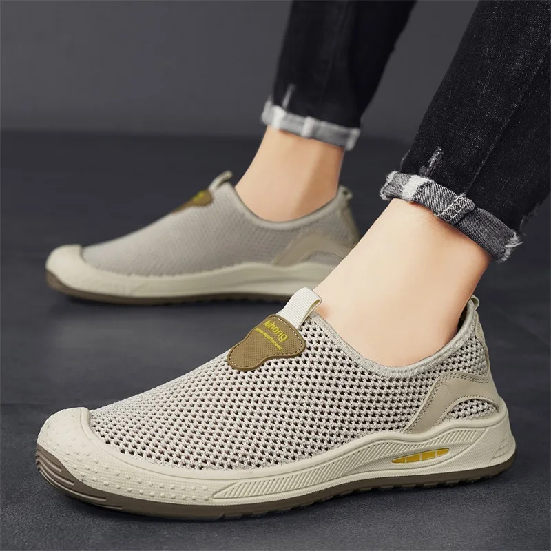 Tênis leve e respirável masculino, calçados esportivos casuais, moda verão, de slip-on, tamanho 39-44, novo, 2024