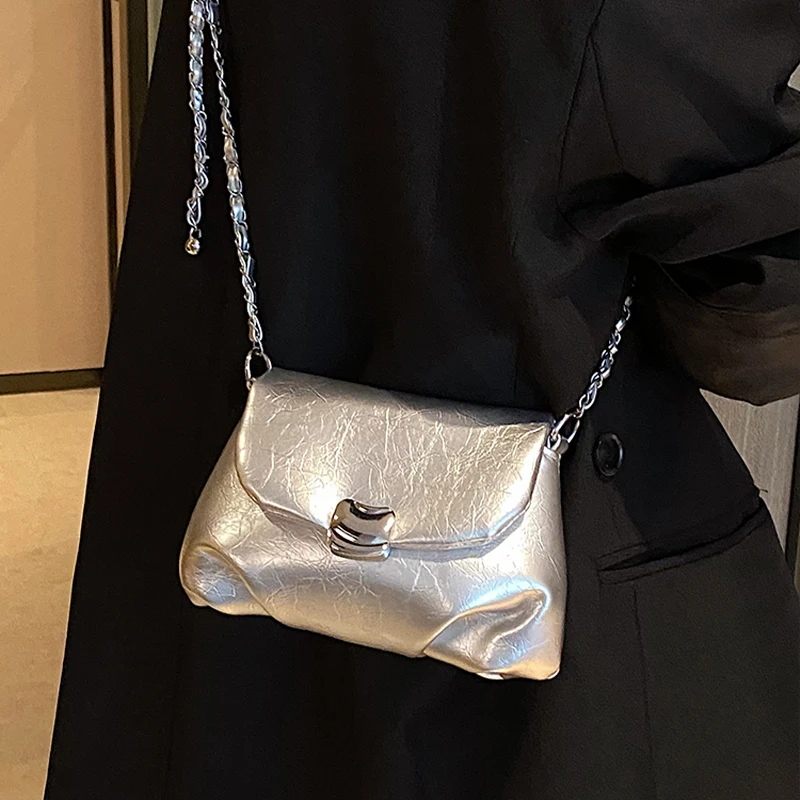 التجاعيد حقيبة المرأة الصيف الجديدة الكورية شعبية عادية تنوعا الصلبة حقائب كتف واحدة سلسلة الموضة لينة حقيبة كروسبودي بيضاء #4