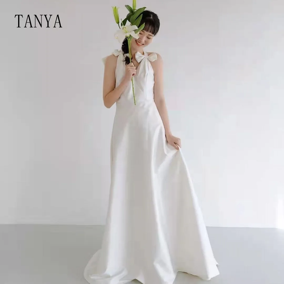 Simple A Line Satin Wedding Dress With Bow For Women Sexy V Neck Backless Sleeveless Floor Length Sweep Train Bridal Gown TT535