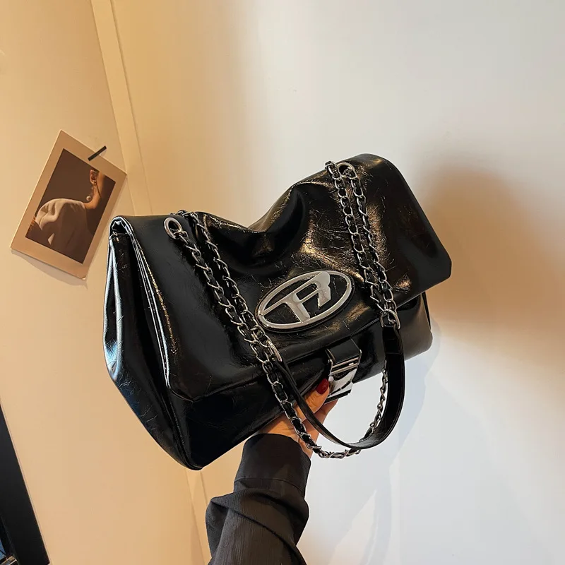 

Ele Silver Underarm Bag Women's Faion Chain Small Square Bag Versatile Crossbody Bag for Daily Use Commuter Sle