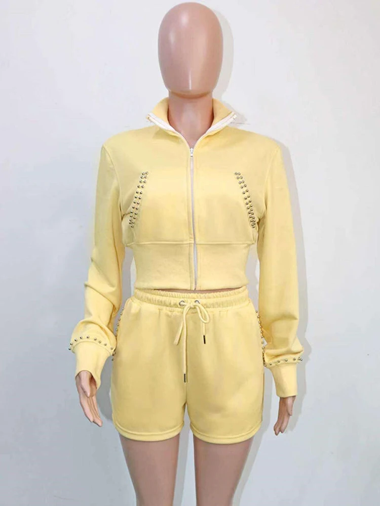JENYAGE Gelbes, mit Nieten besetztes, kurz geschnittenes Shorts-Set mit Reißverschluss und Stehkragen für Damen, Y2K-Sweatshirt mit langen Ärmeln, hochtaillierter Trainingsanzug mit Kordelzug – Detail 6