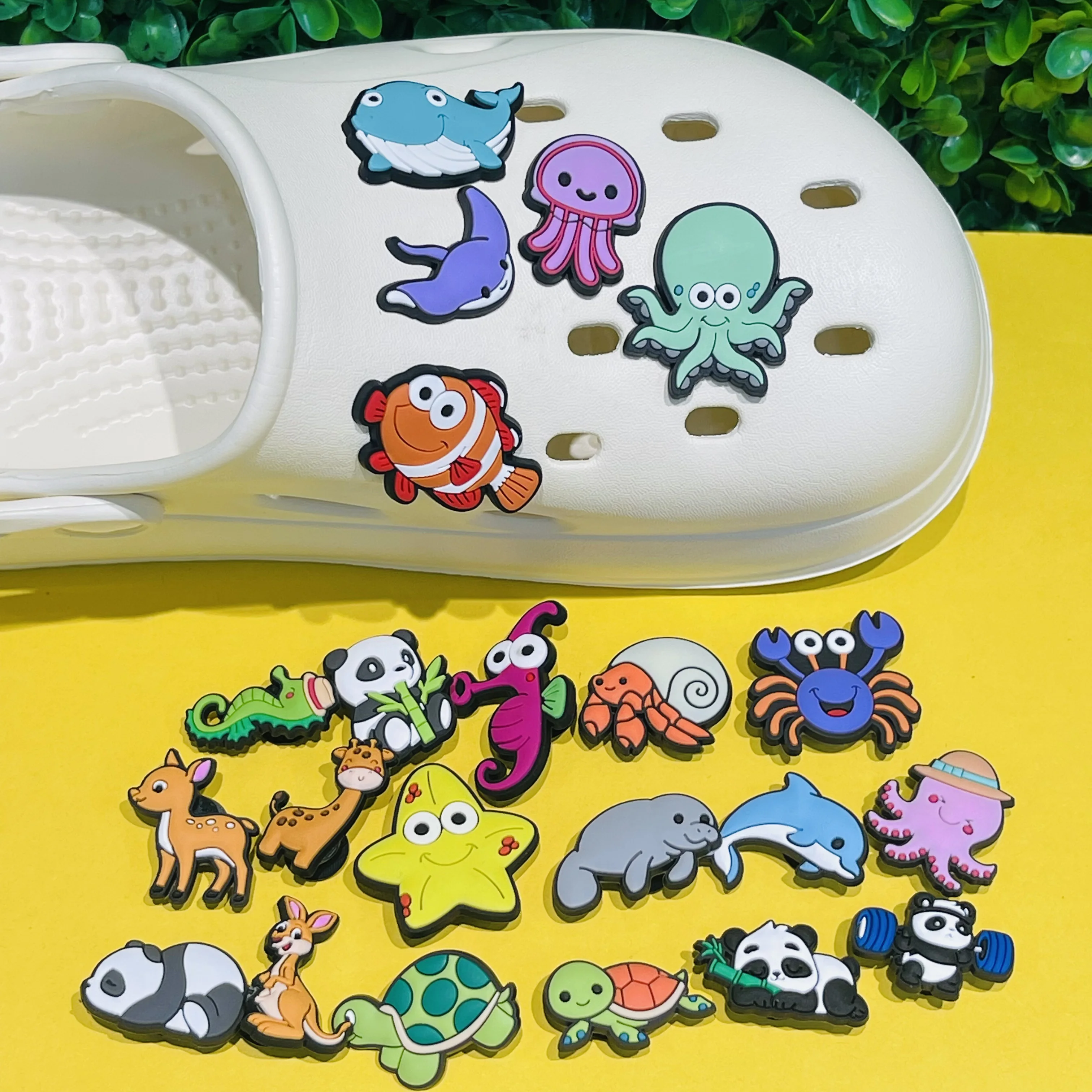 1-22PCS Octopus Whale Panda Deer Seahorse Hermit Crab PVC Shoe Charms Sandals Shoes Decoration Hole Slipper Accessories Kid Gift