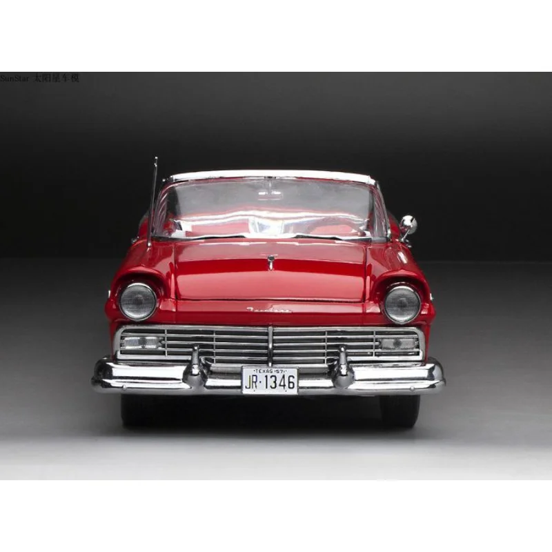 1:18 モデル 1957 クラシック レッド スカイライナー 分離式折りたたみキャノピー オープンコンバーチブル レトロカー ダイキャスト合金 ヴィンテージ車両