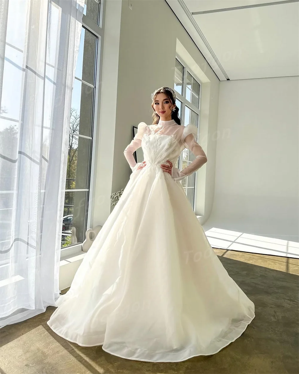 Toofgon Collo alto Maniche lunghe Una linea Abiti da sposa Personalizzato Organza Perline Applicazioni di pizzo Abito da sposa Abito da festa musulmano