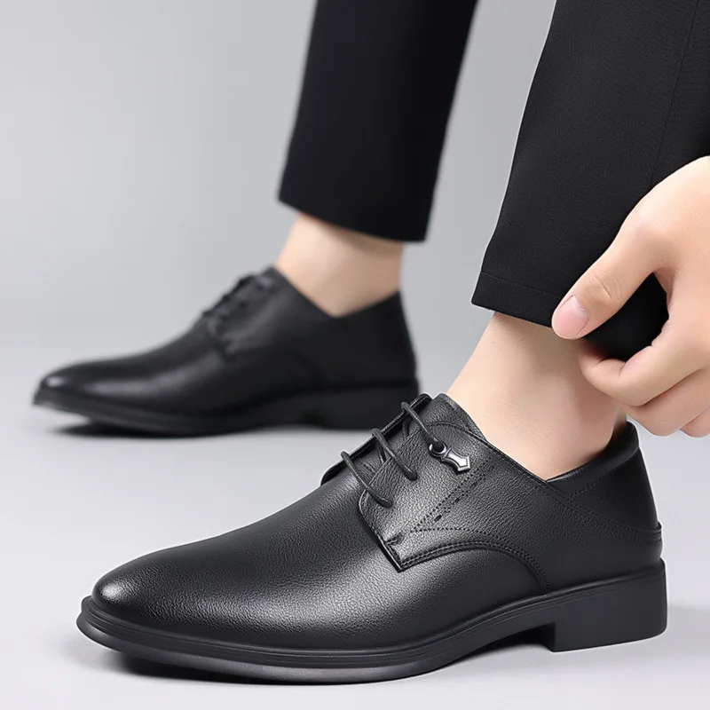 Sapatos masculinos de couro para jovens, vestido novo em preto e branco, moda britânica, primavera e outono, 2024