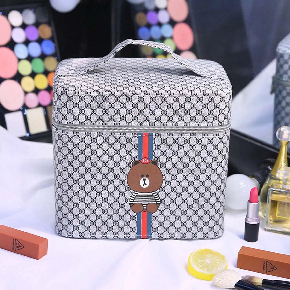 Large capacity new makeup bag Travel portable makeup case Portable high-end PU leather cosmetics storage bag cute bear pattern