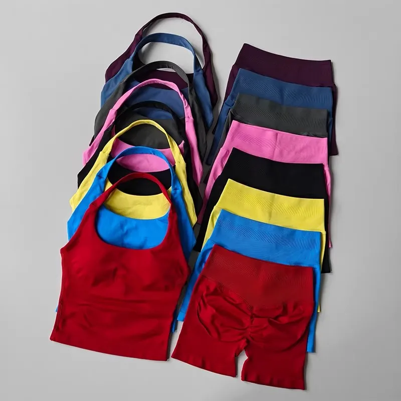 

Женский комплект из двух предметов с квадратным вырезом и бретелями через шею, бесшовный, высокоэластичный, со съемными чашечками и шортами для йоги с эффектом подтяжки ягодиц (3 дюйма)