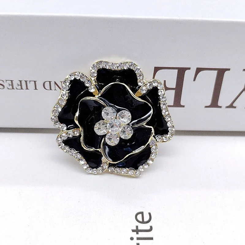 

Черная брошь в стиле ретро с камелией, модная брошь с цветком, высококачественная и универсальная женская булавка для одежды с защитой от воздействия