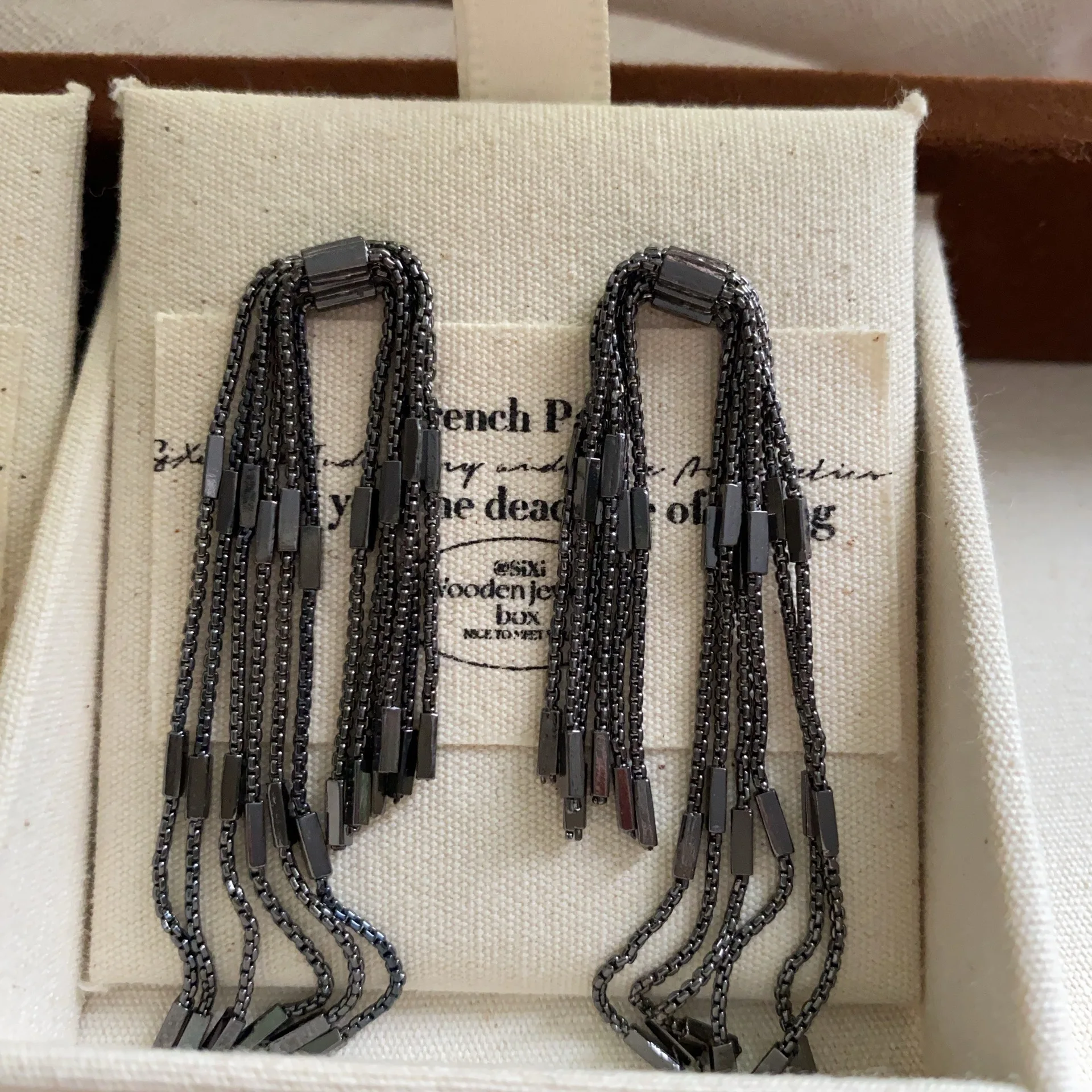 

gold color black meal chain earrings long tassel jewelry women office lady elegant high-end dangling earrings