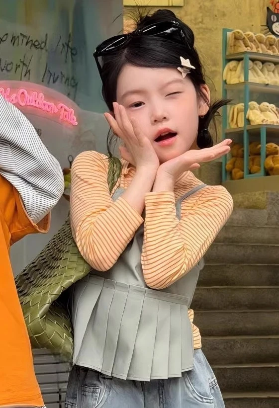 

Girls Top Set 2026 Spring New Korean Edition Striped Bottom Shirt Strap Two Piece Set Casual Fashion Style