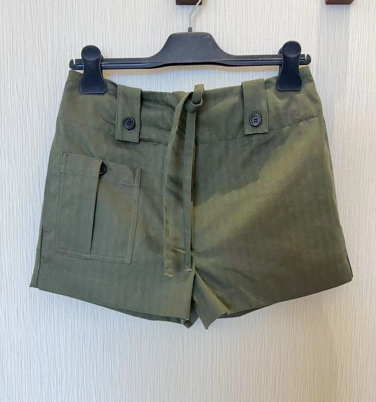 

Green Workwear Shorts With Comfortable And Breathable Three-Dimensional Pocket Design,Simple,Cool And Stylish, Personalized Girl