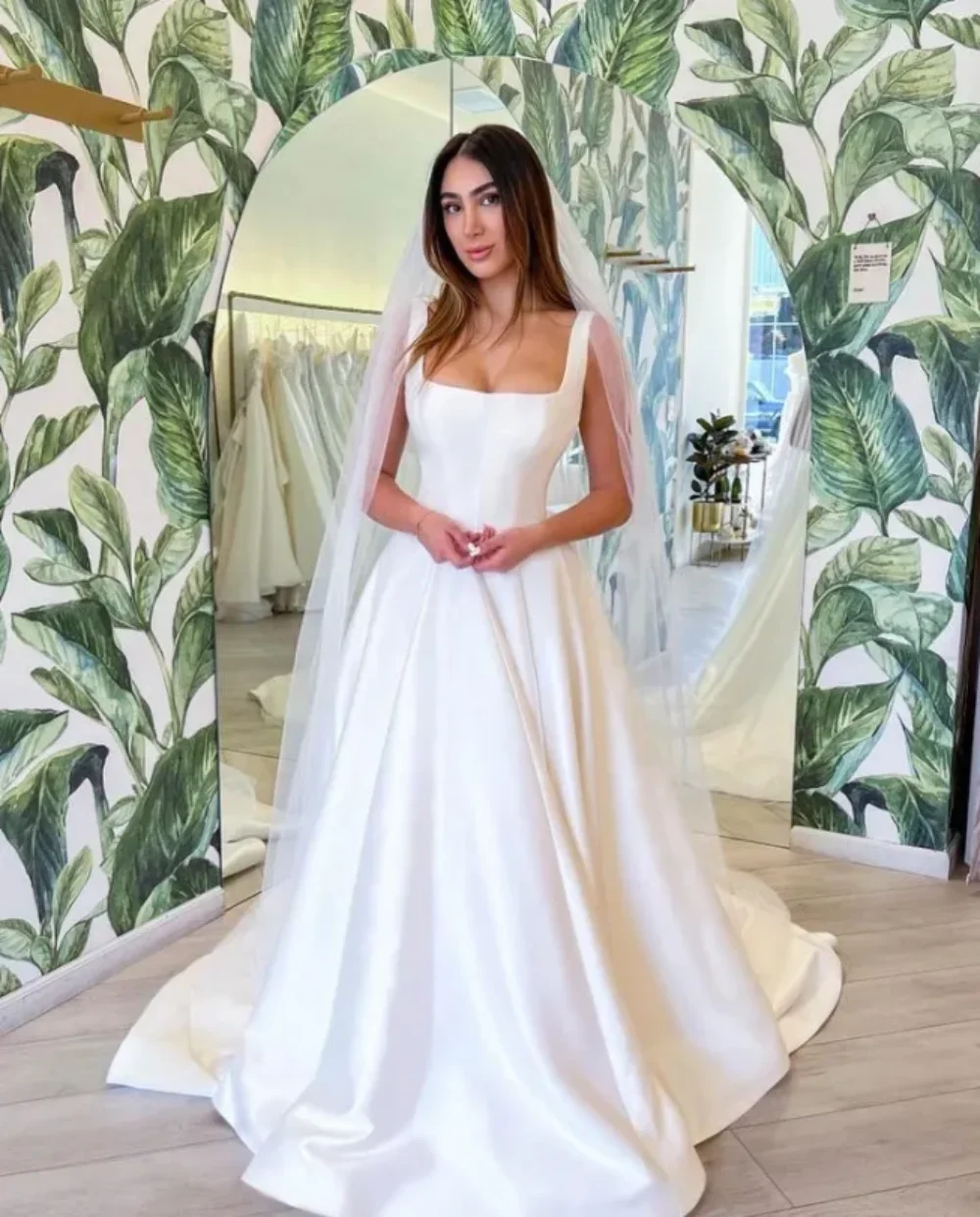 Affascinante semplice una linea abito da sposa sposa nero donna spalline sottili piazza Sweep Train abiti da sposa da giardino Vestido De Noiva