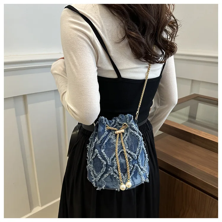 

2025 New! Denim Bucket Bag with Rhombus Embroidery - Autumn Fashion Simple Chain Shoulder Messenger