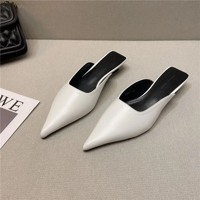 2023 New Low Heel Slippers Summer Close Toe Outdoor Mules Casual Pumps Street Style Mum‘s Sandal Slip On Half Slippers Loafers