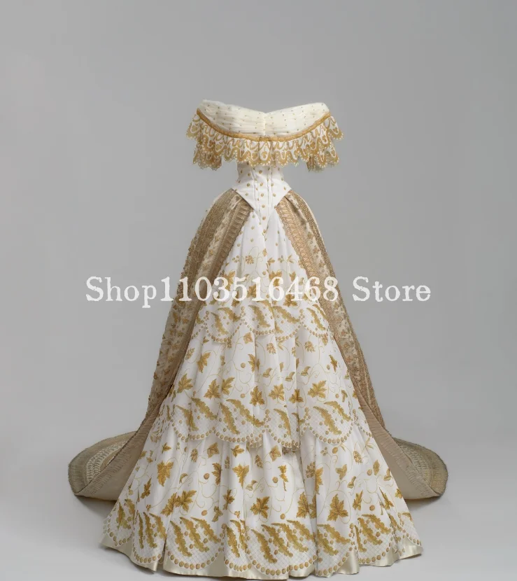 Historical Fluffy Victorian Evening Dresses Round Neck Corset Corset Gold Applique Civil War Duchess Ball Gowns Chapel Train